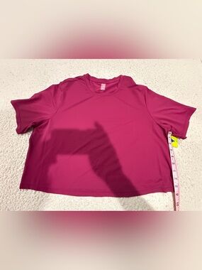 Women's Short Sleeve Crew Tee in Fuchsia by Vively